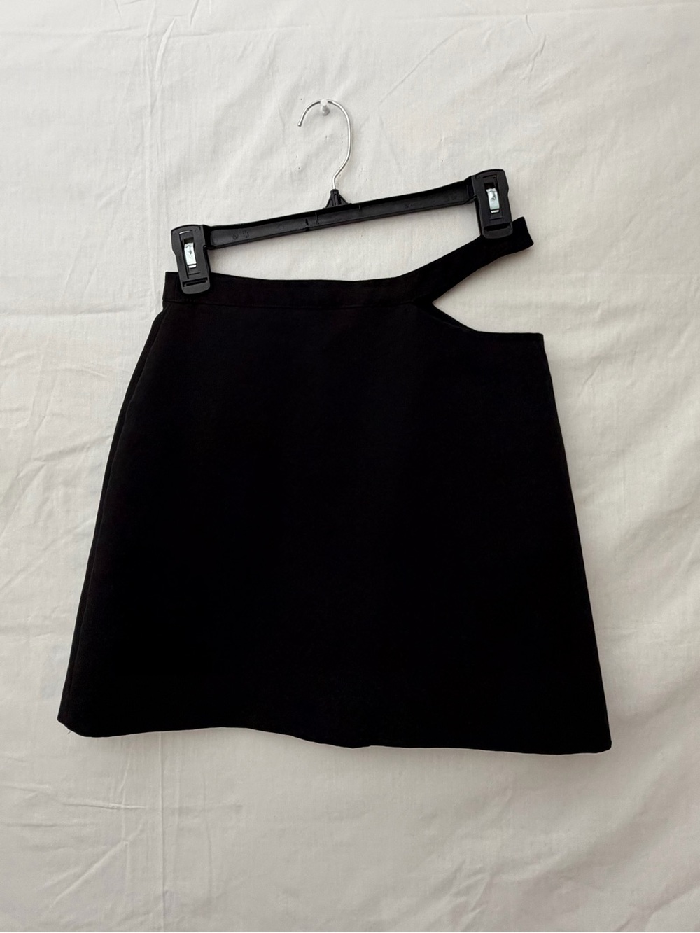 Zara women’s Size 5 Black Asymmetrical Cut Out Mini Skirt- Excellent(A722)